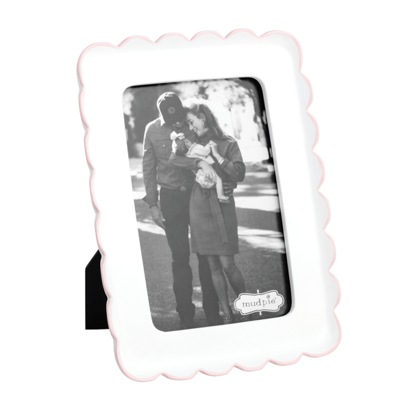 Scalloped photo frame with a thin pink trim and a black and white photo of a couple