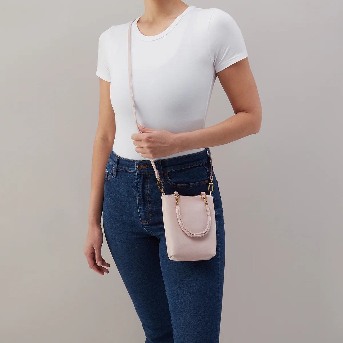tennessee mini bag in blossom on a person