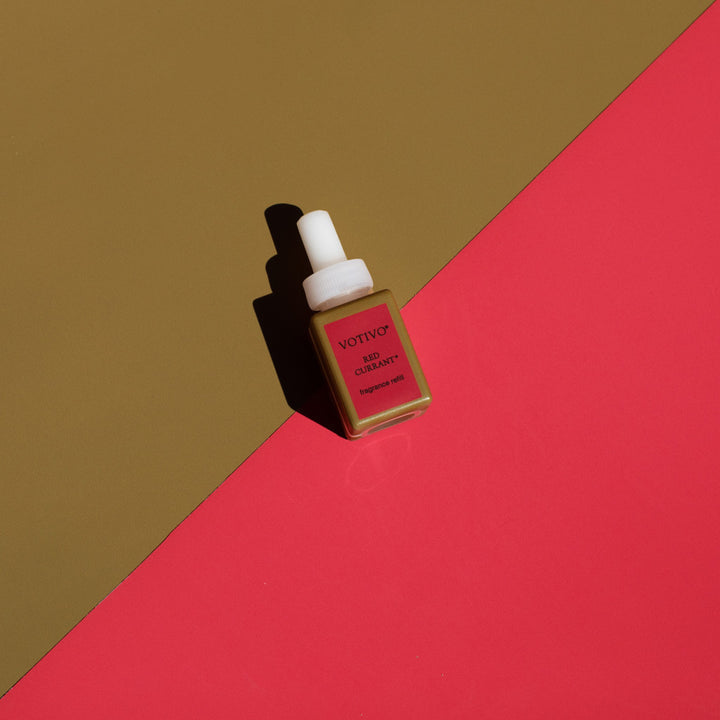 Red Currant Pura Fragrance Refill on a gold and red background.