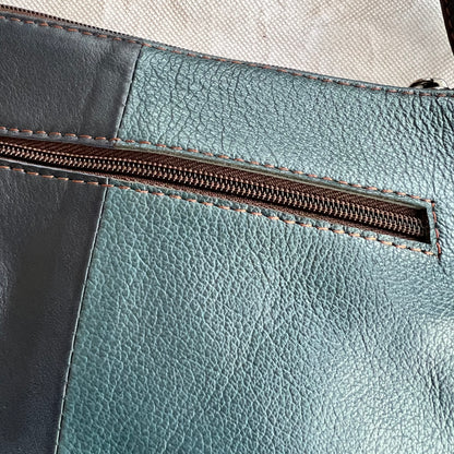 close-up of back of purse zipper.