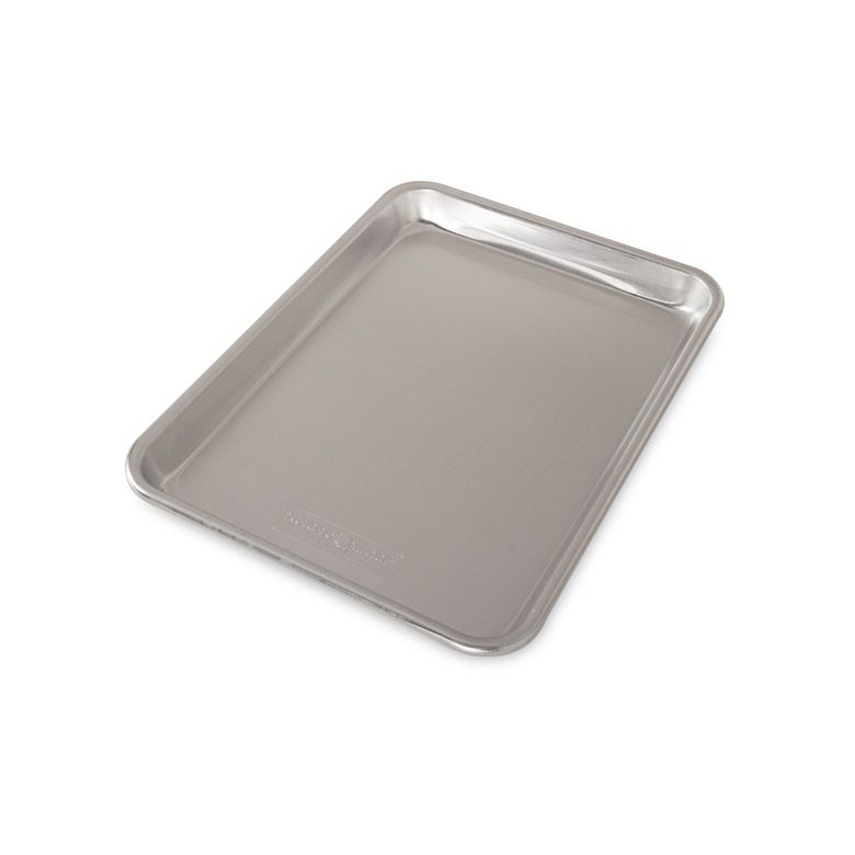 Nordic Ware Naturals Baker's Quarter Sheet with Lid