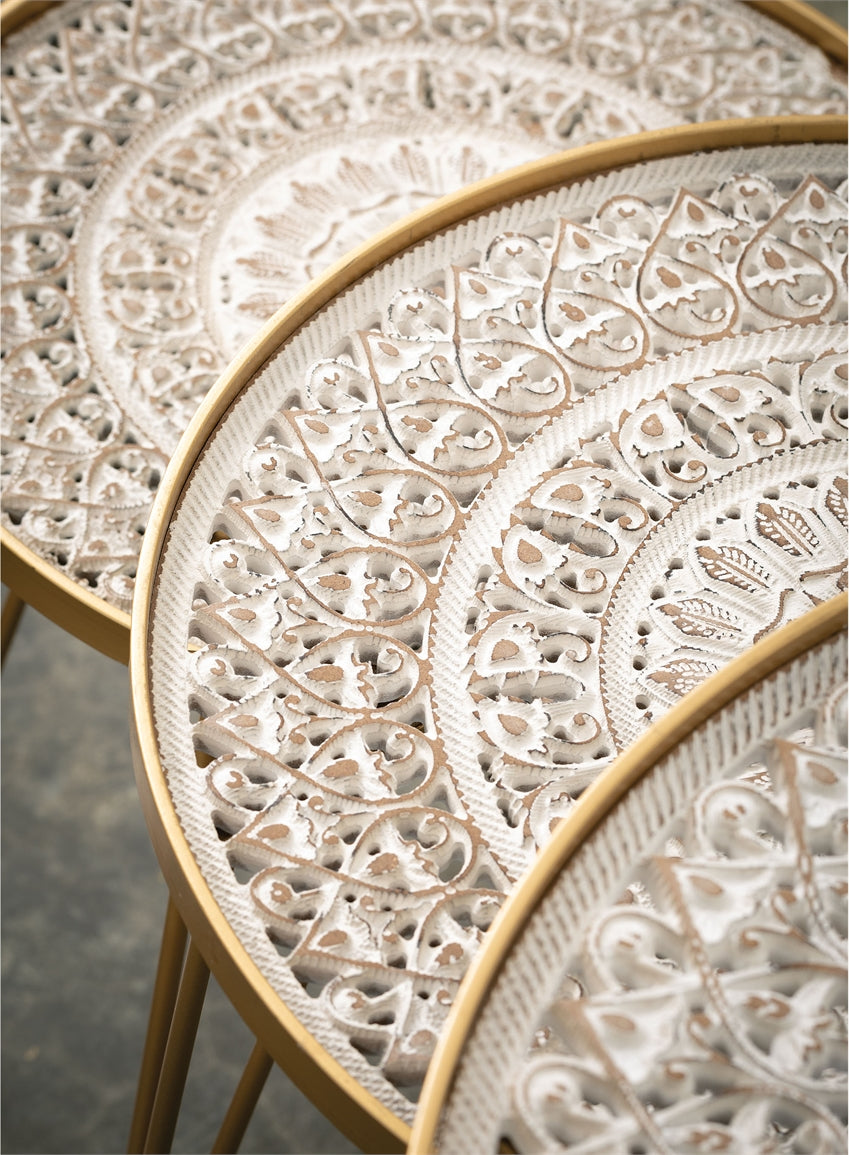 close up view of the tops of the gold and white accent table