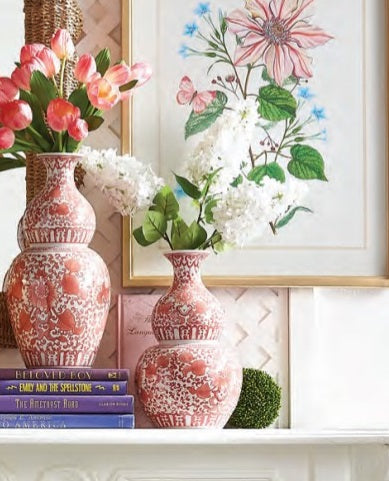 decor picture of both vases