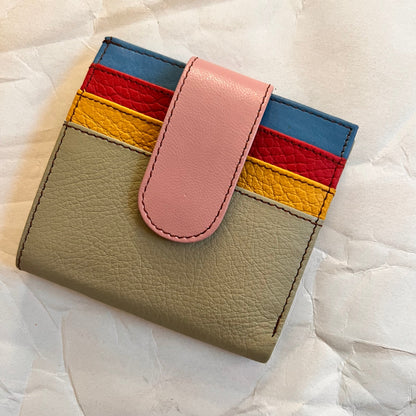 front view of kelly wallet.