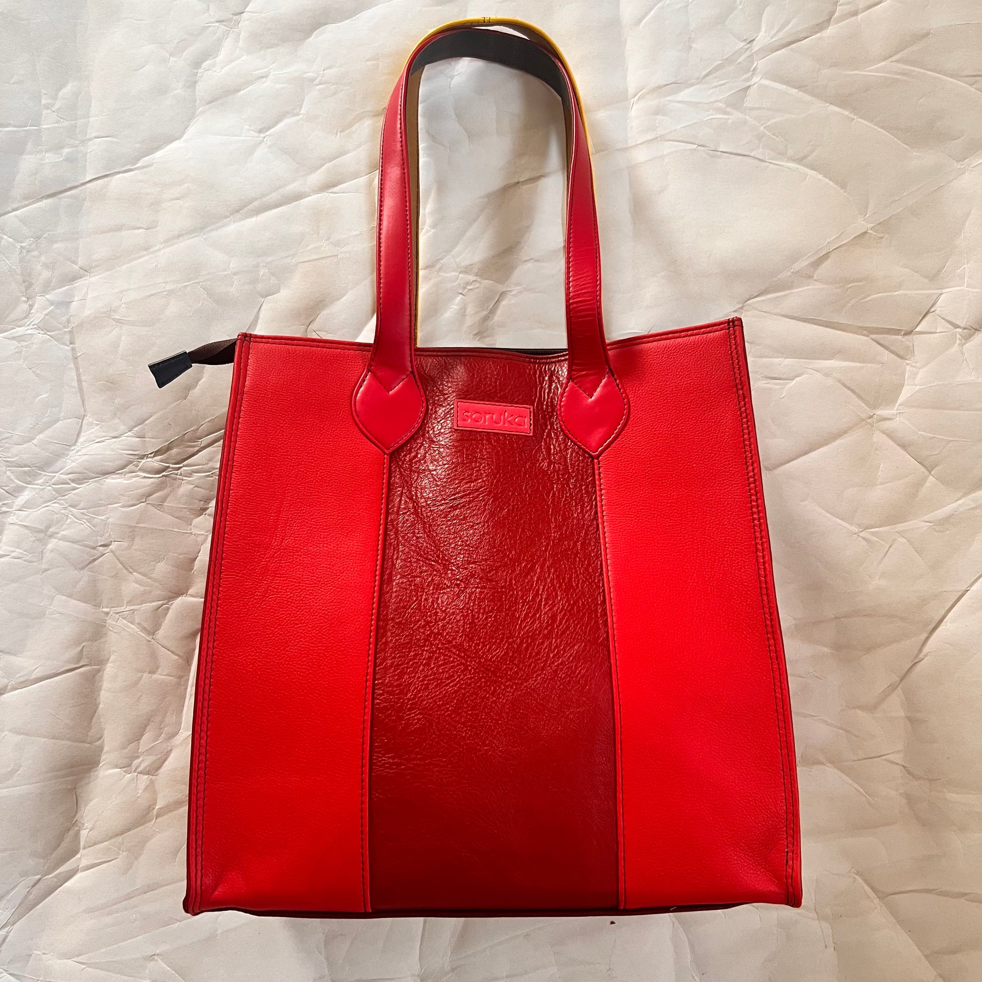 other side of giselle tote.