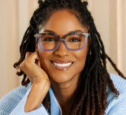 a person wearing the Athens glasses in color purple botanico/purple