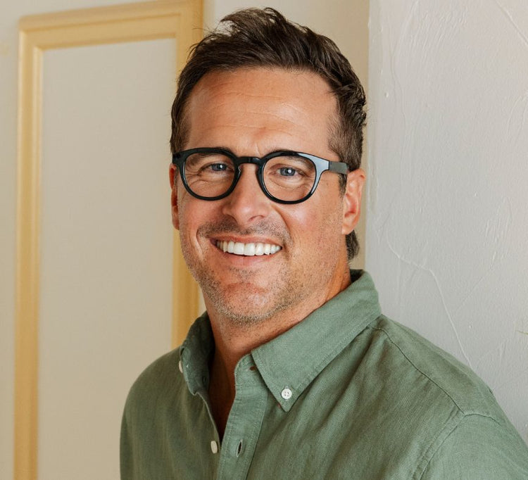 a person wearing the asher glasses in teal