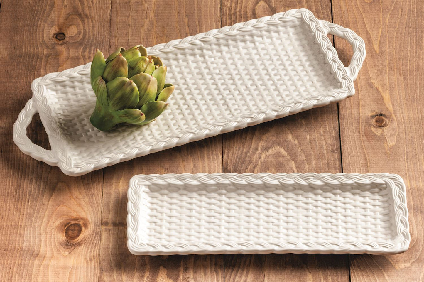 2 sizes of woven trays arranged on a wooden surface