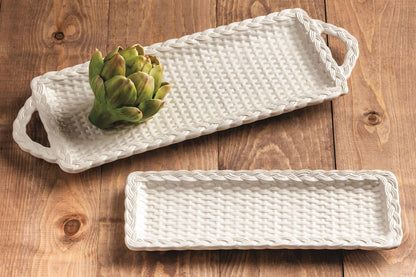 2 sizes of woven trays arranged on a wooden surface