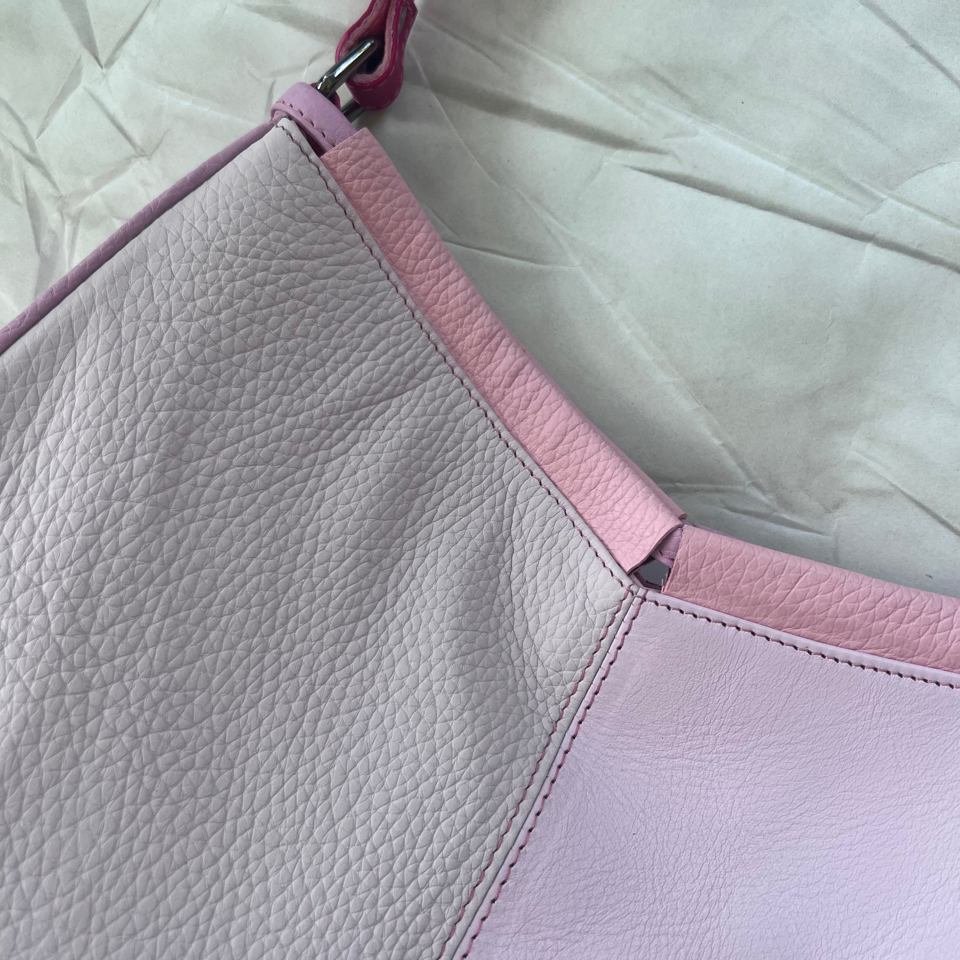 close-up of top rim of flower Gloria Shoulder Bag