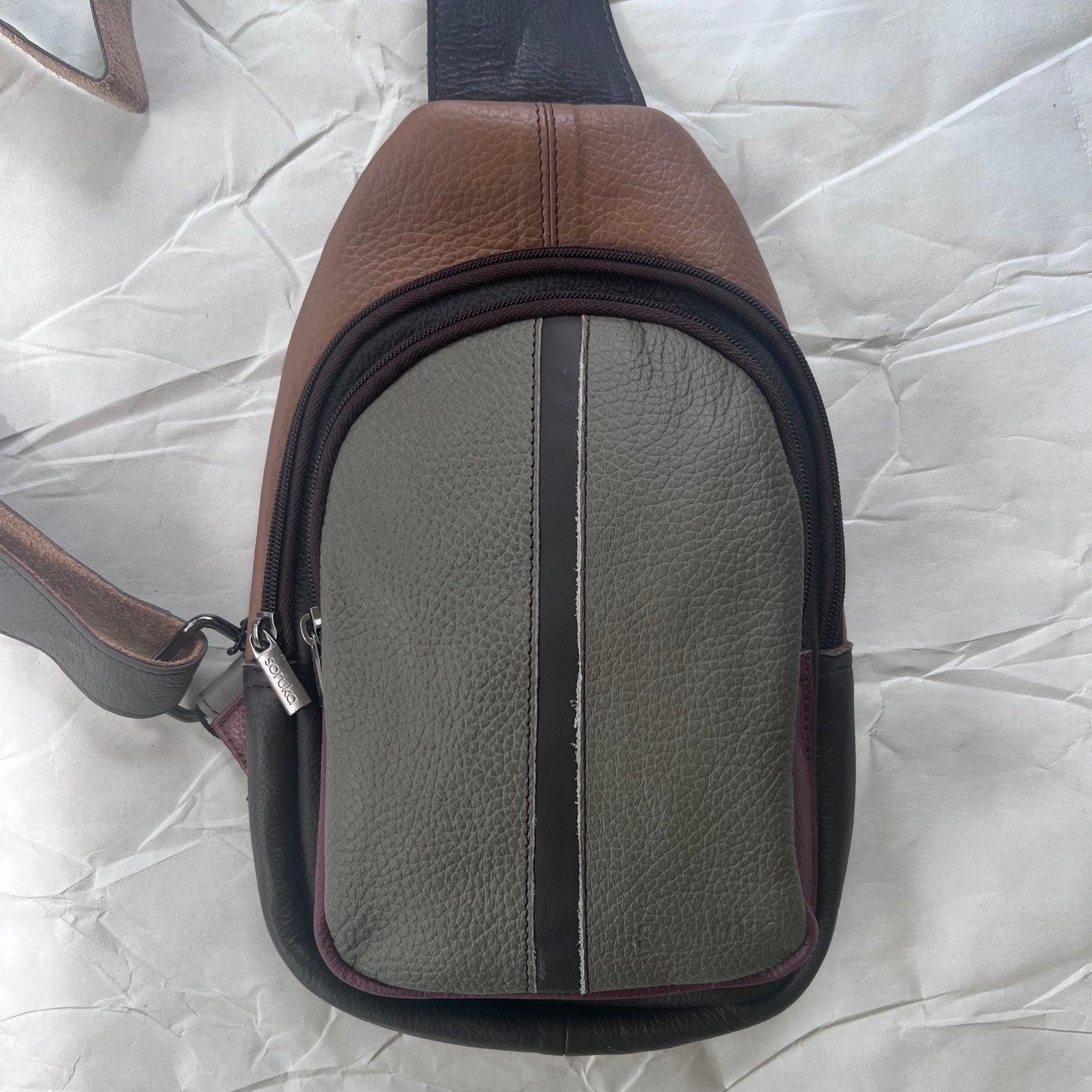 moss Gregg Sling Bag