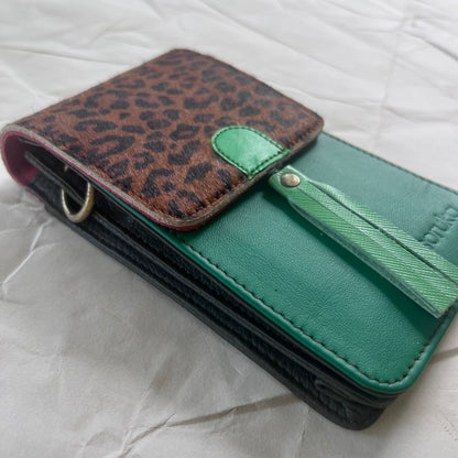 side view of kelly Gia Phone Bag