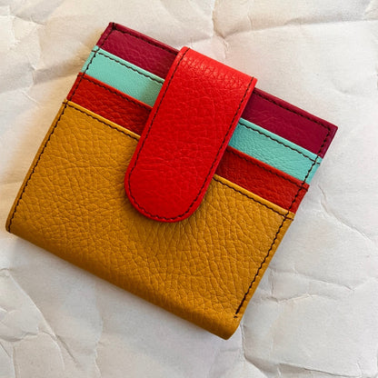 front view of kelly wallet.