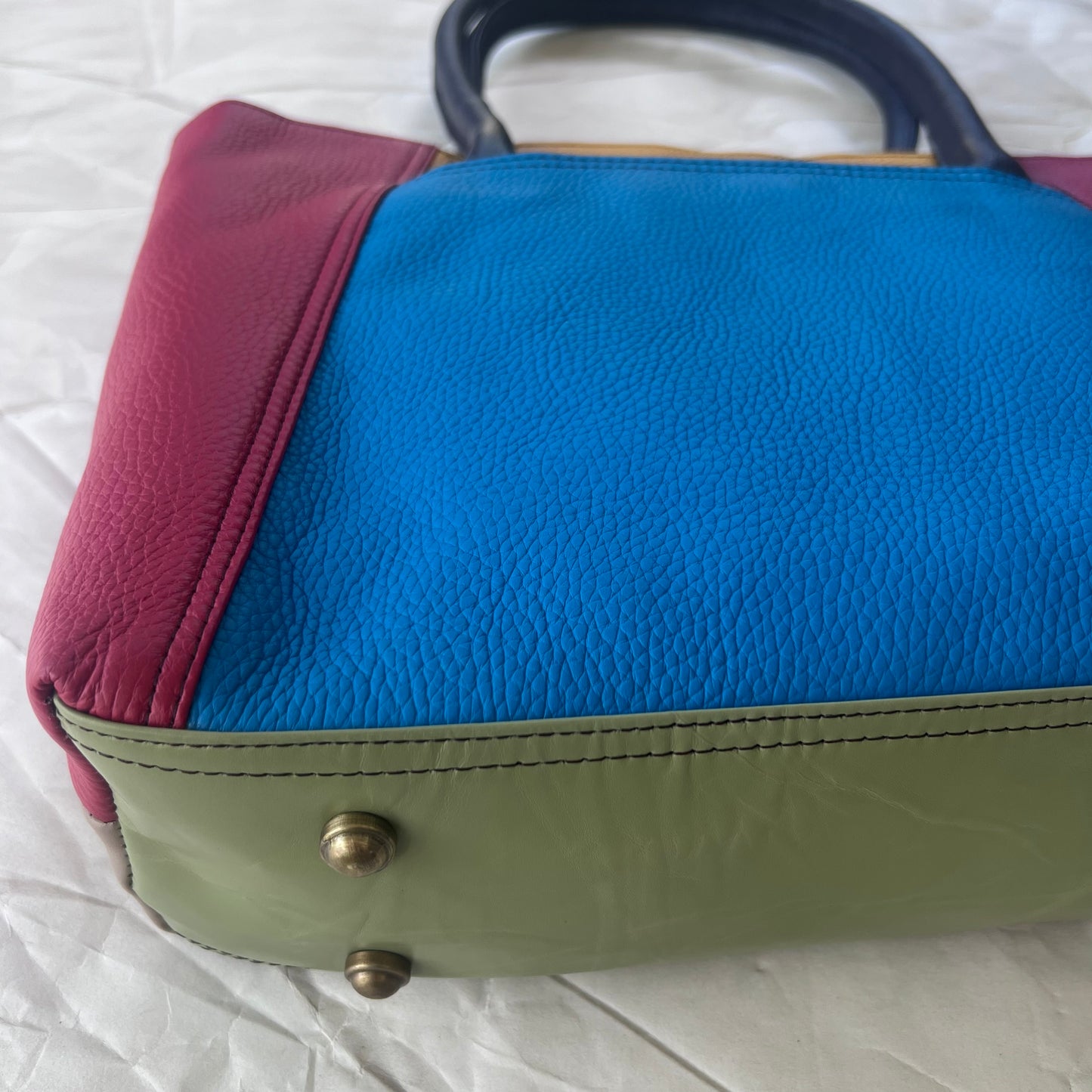 bottom view of marina sitges tote