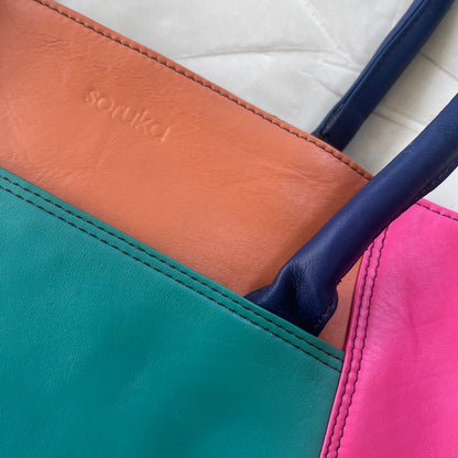 close-up of meadow sitges tote