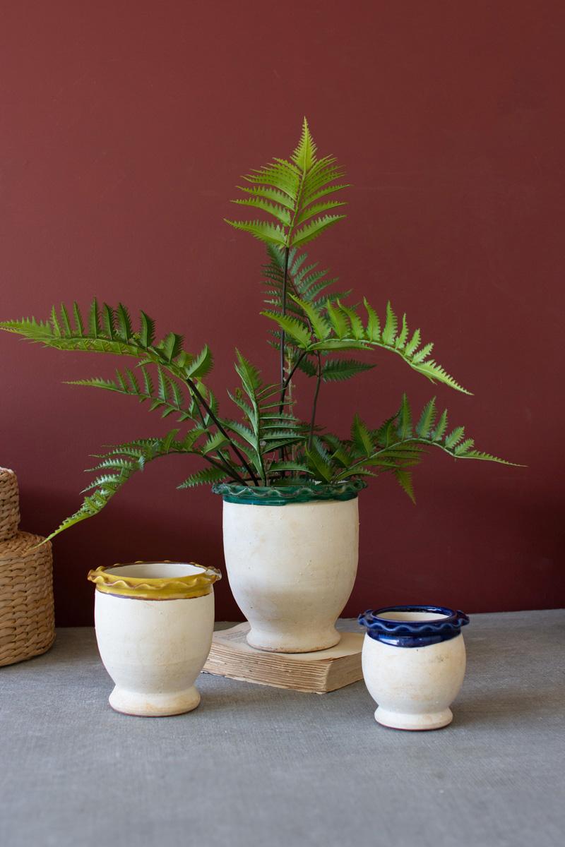 3 sizes of ruffled rim pots, largest has fern in it