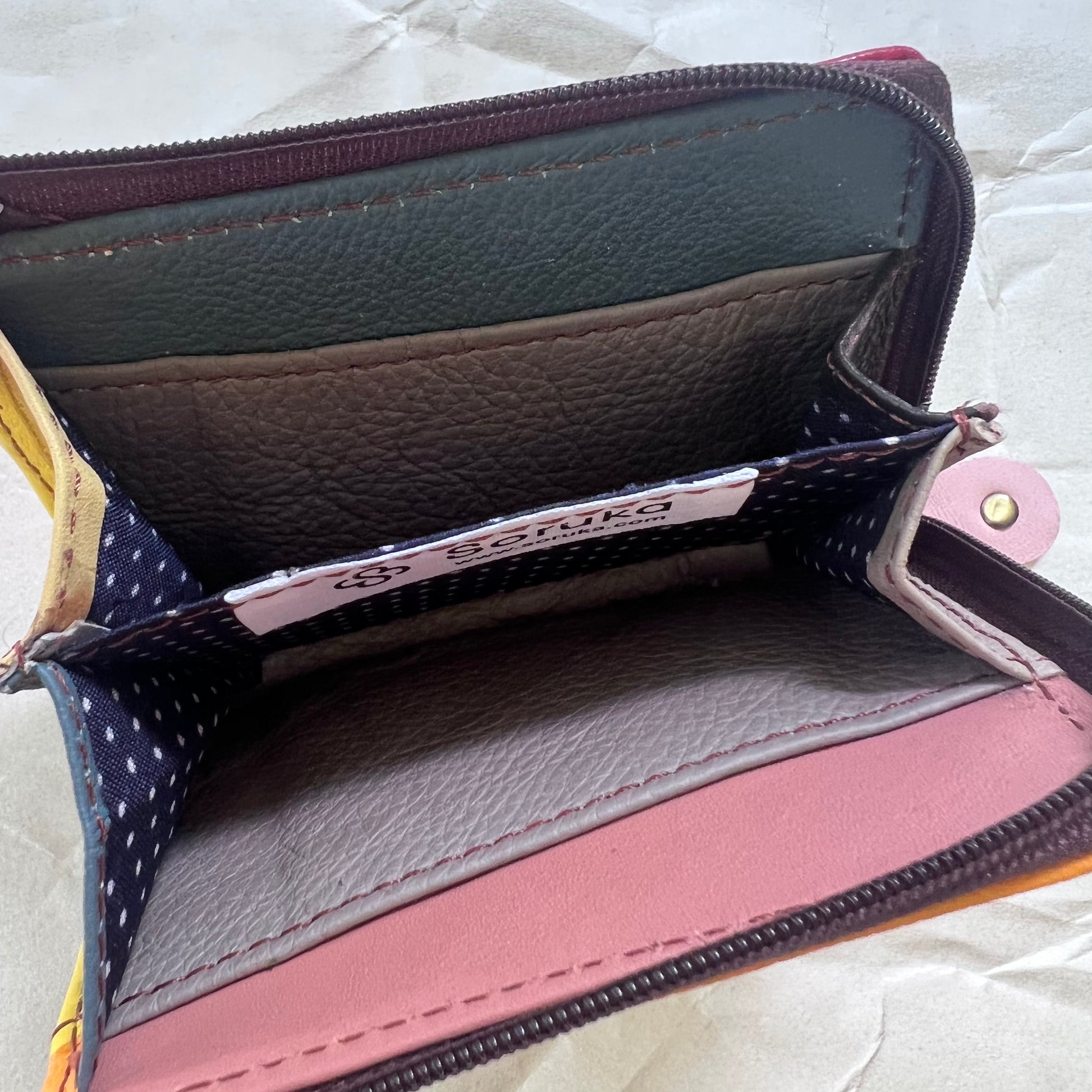 interior view of sunshine tracy wallet