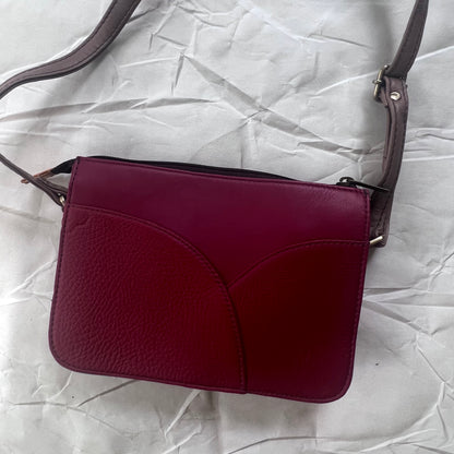 back view of Meredith Purse with red hues