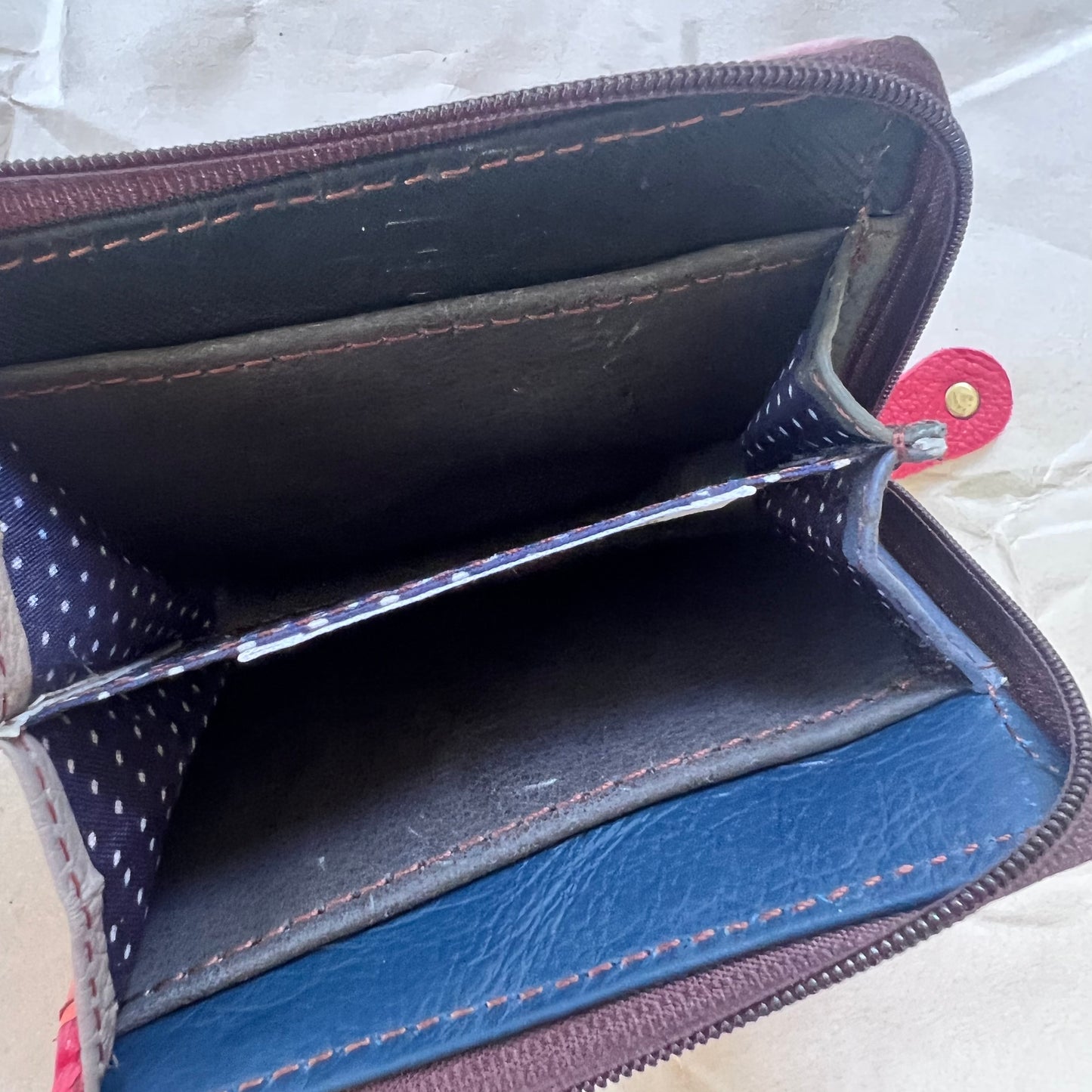 interior view of melon tracy wallet