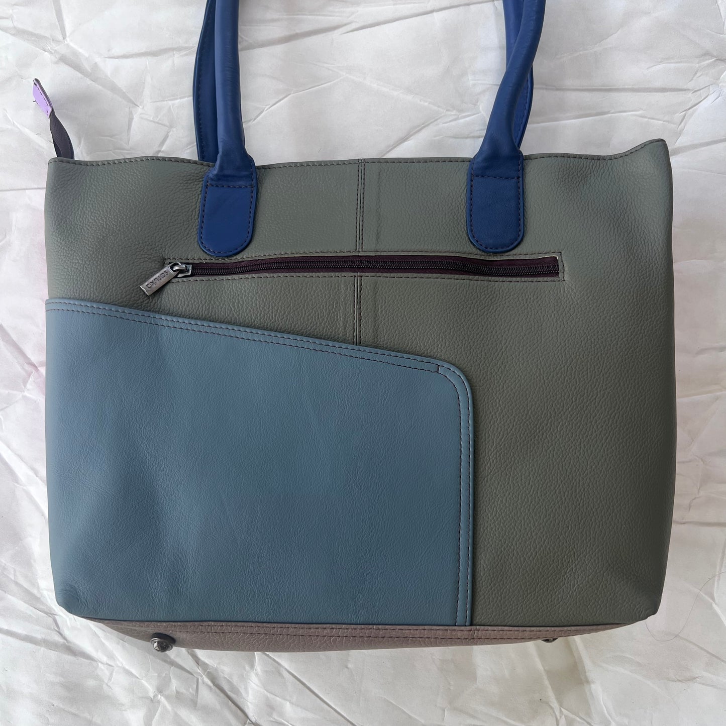 back view of meadow sitges tote with grey and blue color blocks