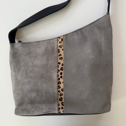 Gray shoulder bag with leopard print trim down the middle