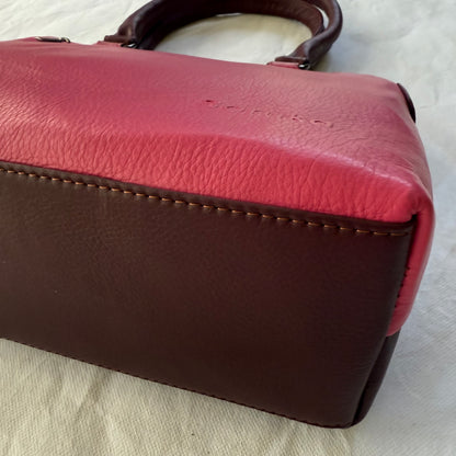 bottom view of handbag with maroon bottom