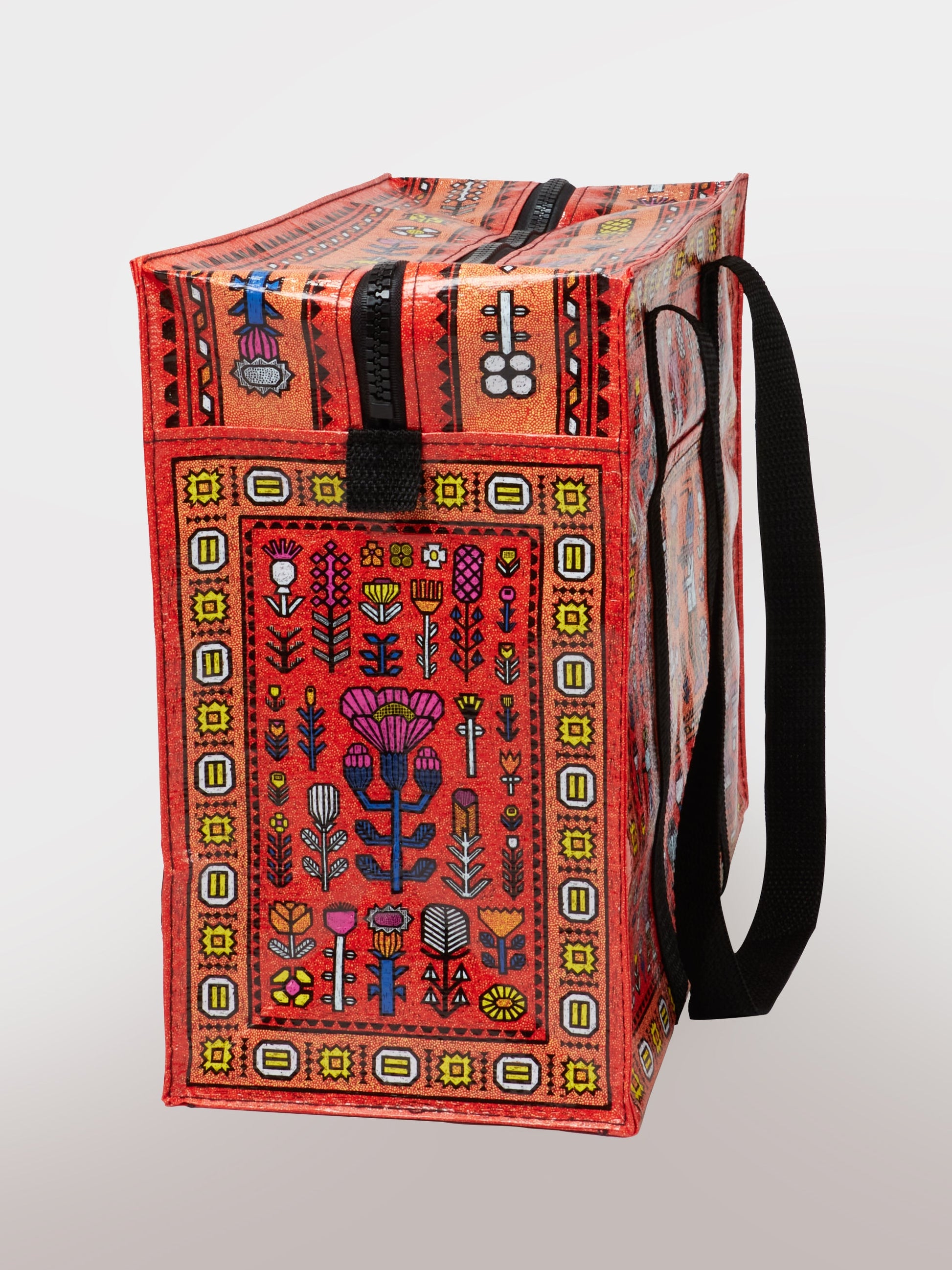 side view of the magic carpet shoulder tote
