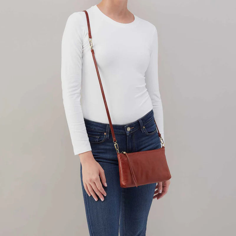 model wearing the darcy crossbody in the color pecan ridge