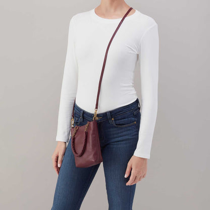 Person wearing jeans and a white top with Mulberry glaze Tennessee mini bag over their shoulder