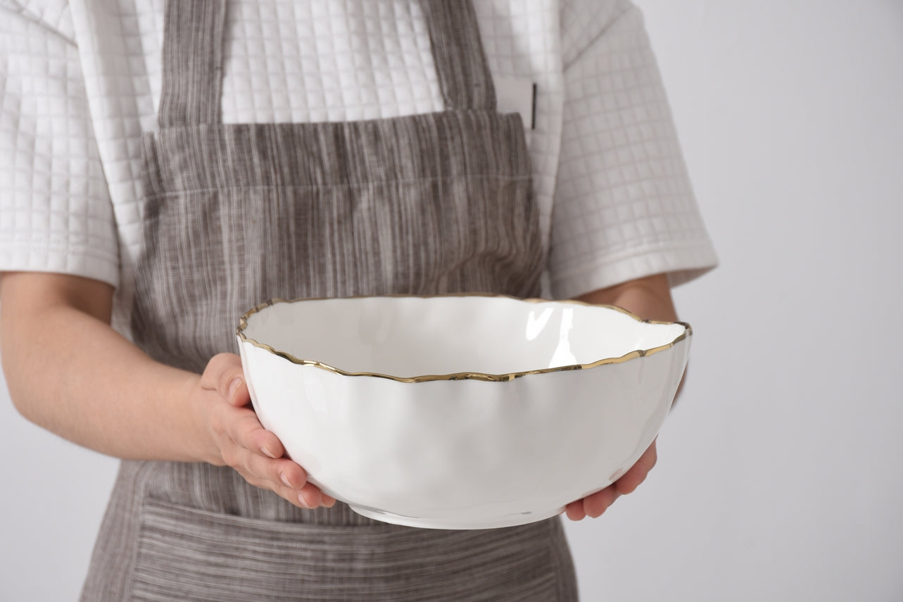 person holding the portofino medium bowl