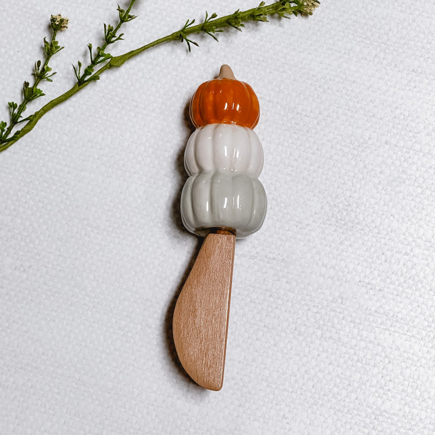 Mud Pie Pumpkin spreader with stacked orange, cream, and blue pumpkin on a linen background.