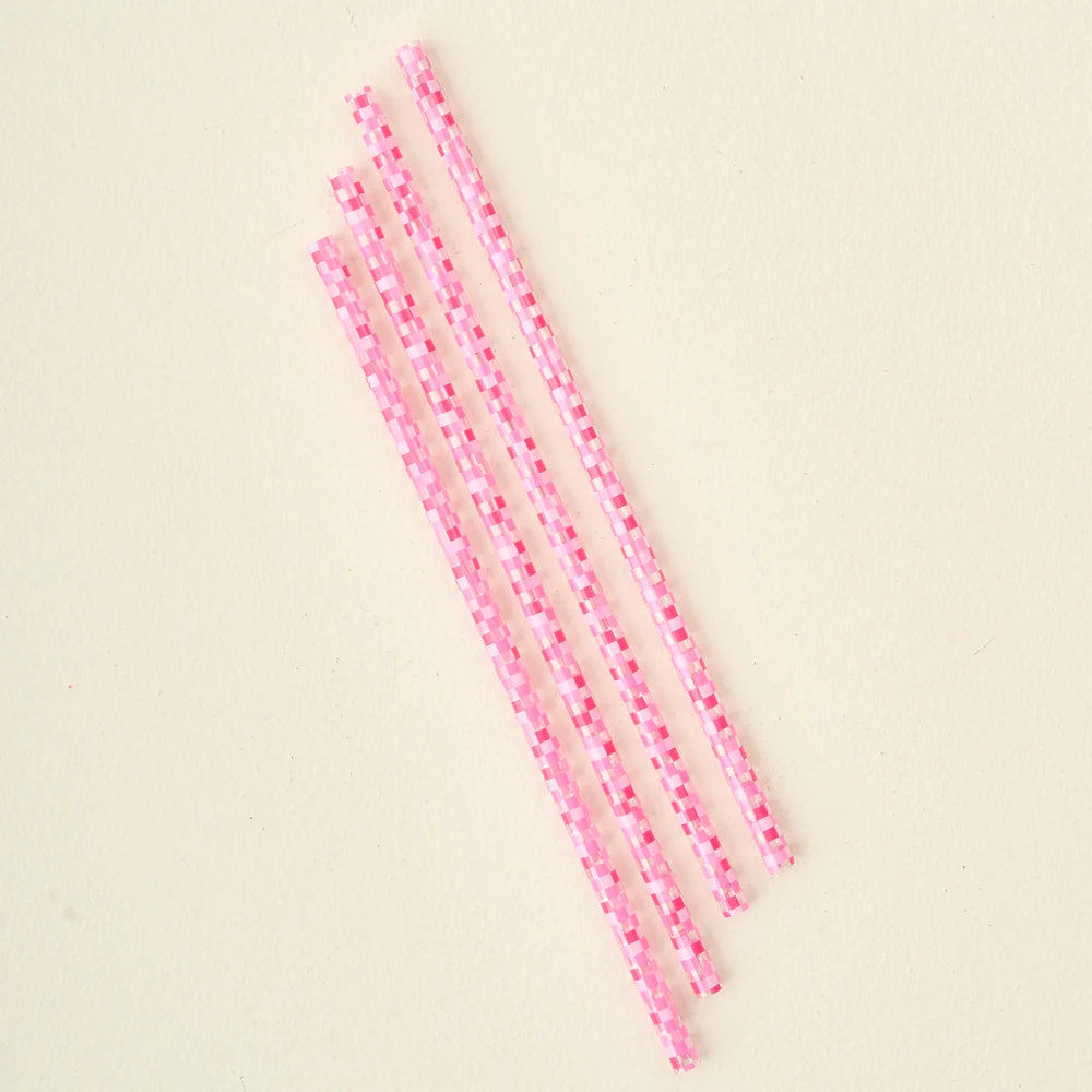 4 pink check straws arranged diagonally in a row.