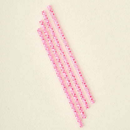4 pink check straws arranged diagonally in a row.