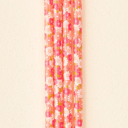 close-up of 4 pink daisy craze straws.