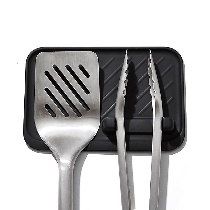 tool rest with spatula and tongs on it.