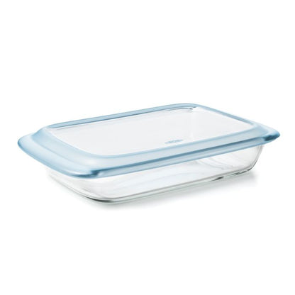 baking dish with light blie lid.