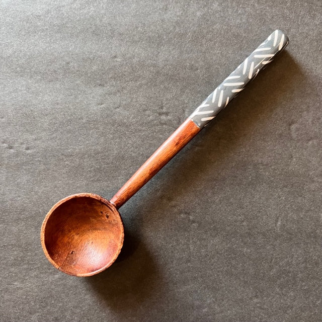dashes handle wooden spoon on a gray background