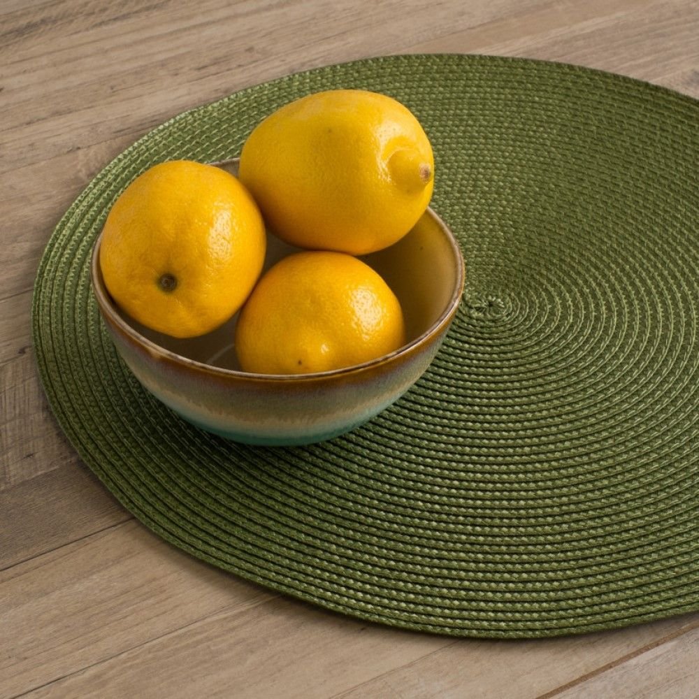 placemat with bowl of lemons on it.