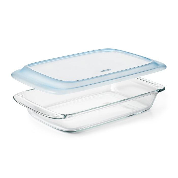 baking dish with lid shown above it.