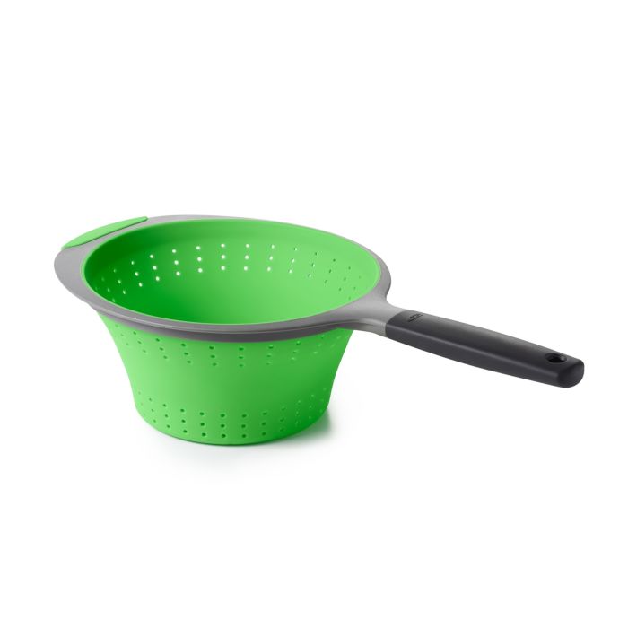 angled side view of expanded colander.