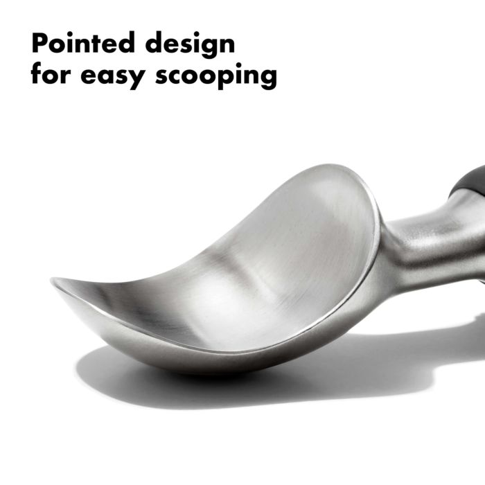 close-up of scoop with text "pointed design for easy scooping".