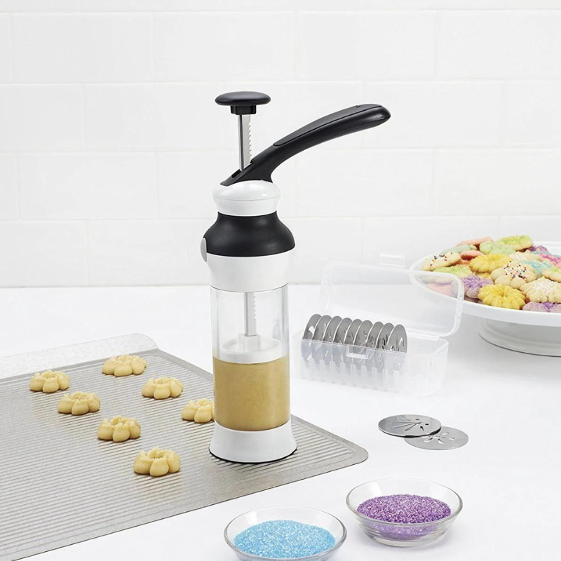 https://conwaykitchen.com/cdn/shop/products/oxo-good-grips-cookie-press-storage-case-conway-kitchen3.png?v=1678240435&width=1445
